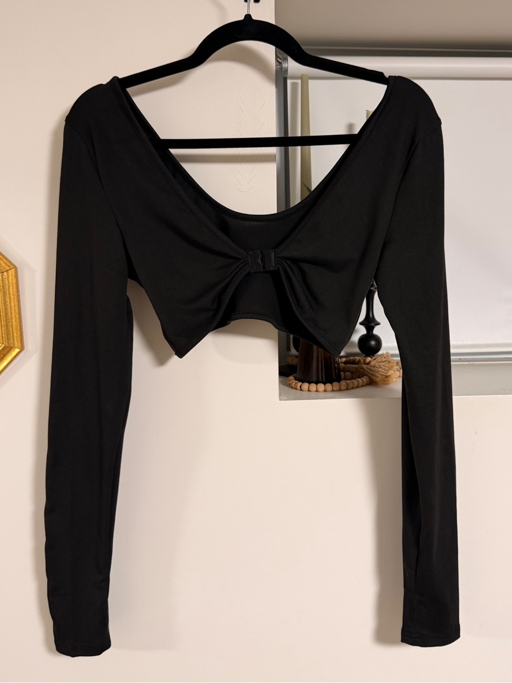 Black Long-Sleeve Crop Top w Front Clasp Detail